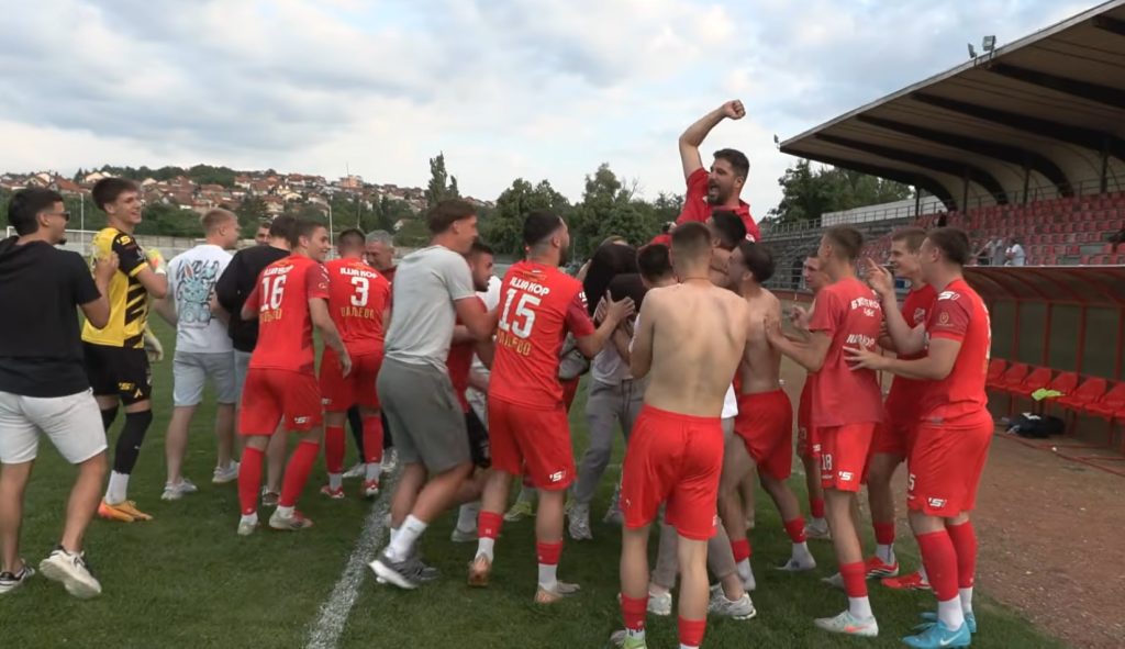 CRVENI PRED RUKOM SPASA