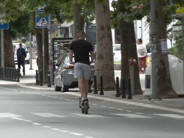 Maloletnici na električnim trotinetima: Koliko je vožnja bezbedna?