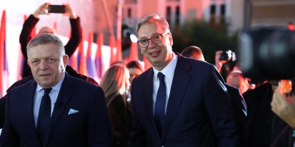 FICO ZAGRMEO NA SRPSKOM U NOVOM SADU! „NASTAVITE DO POBEDE, ALEKSANDRE!“ – SNAŽNA PORUKA PODRŠKE VUČIĆU!