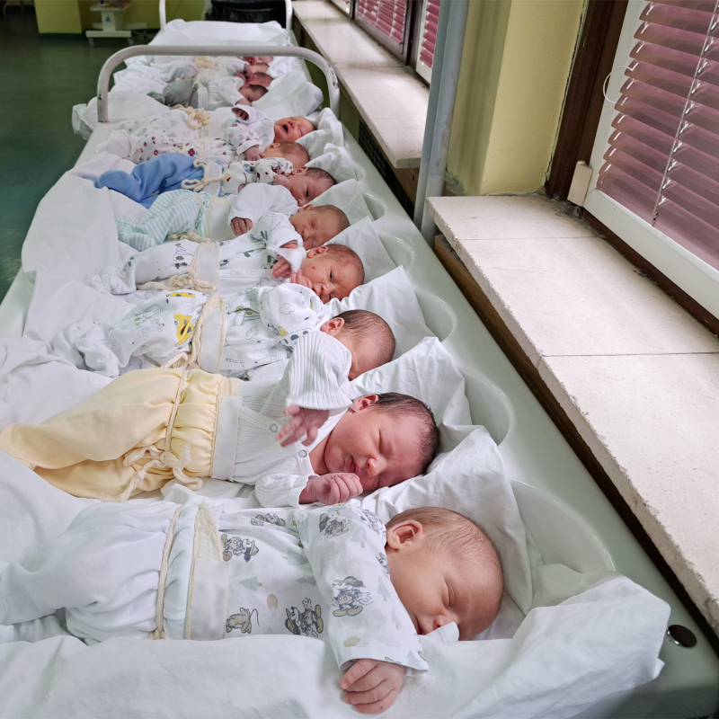 LEPE VESTI IZ VALJEVSKOG PORODILIŠTA: Za sedam dana rođeno 19 beba, na svet došlo 10 dečaka i 9 devojčica!